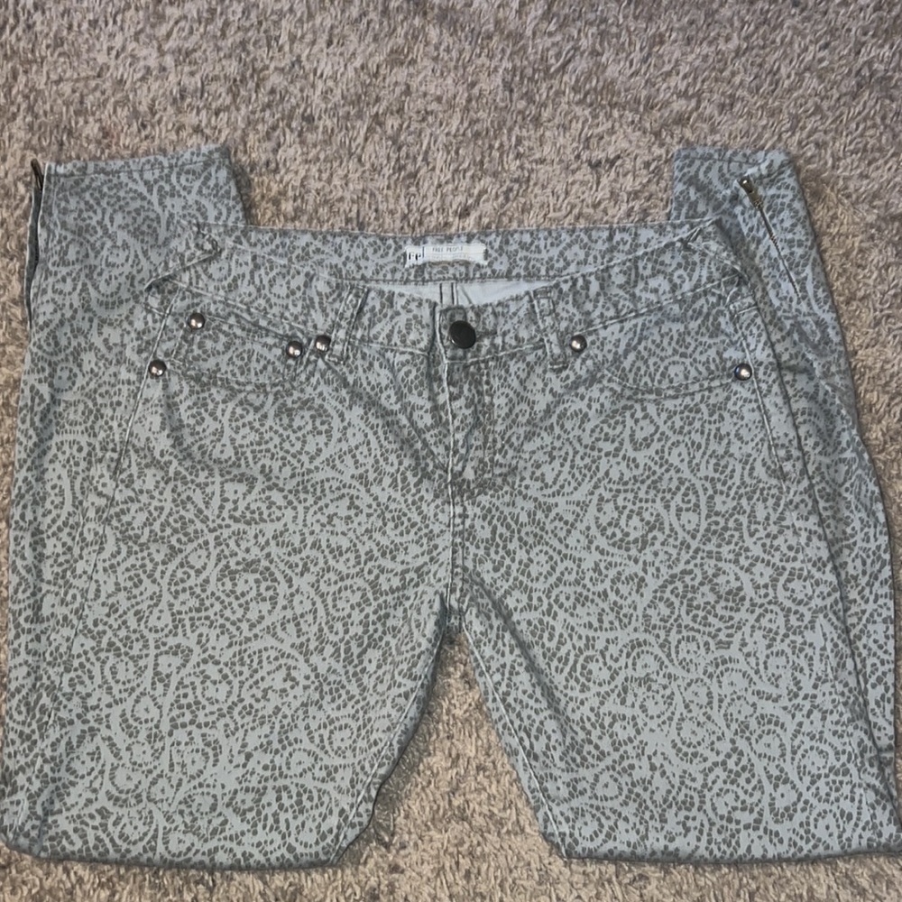 Free People Grey Patterned Mid-Rise Skinny Jeans w/ Zip-up Hem
